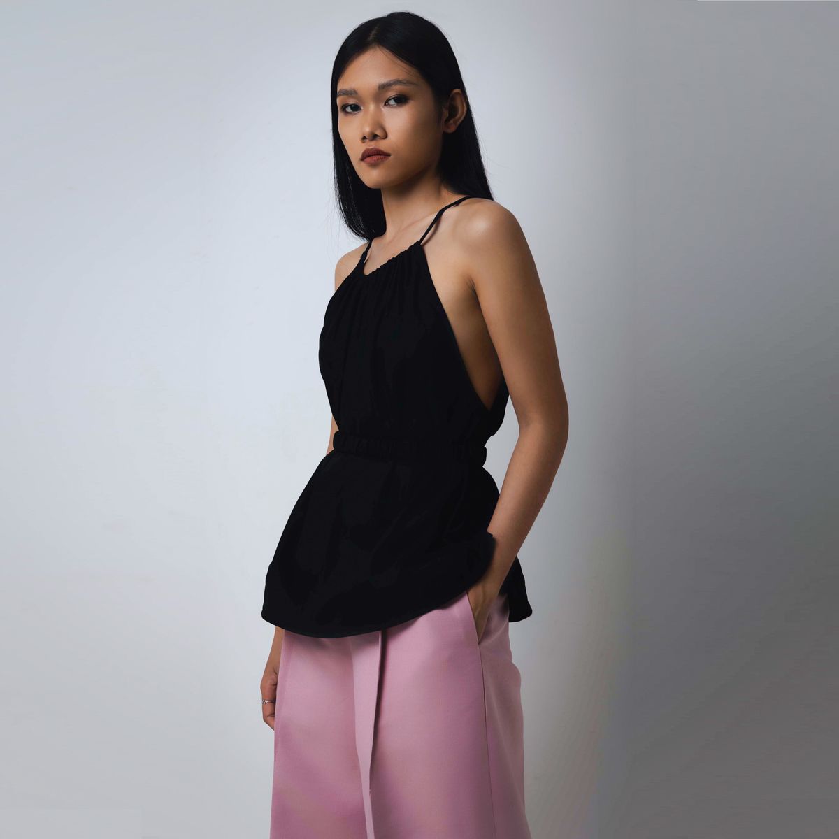 Alternative view of Áo Yếm Nhún Cổ Hở Lưng Halter Top - Conin