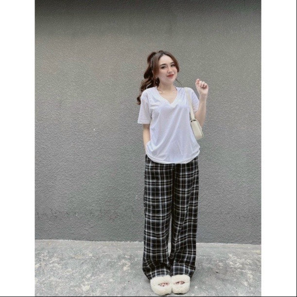 Set Bộ Nữ Quần Caro Rộng Cạp Chun + Áo Phông Cổ Tim Thụng