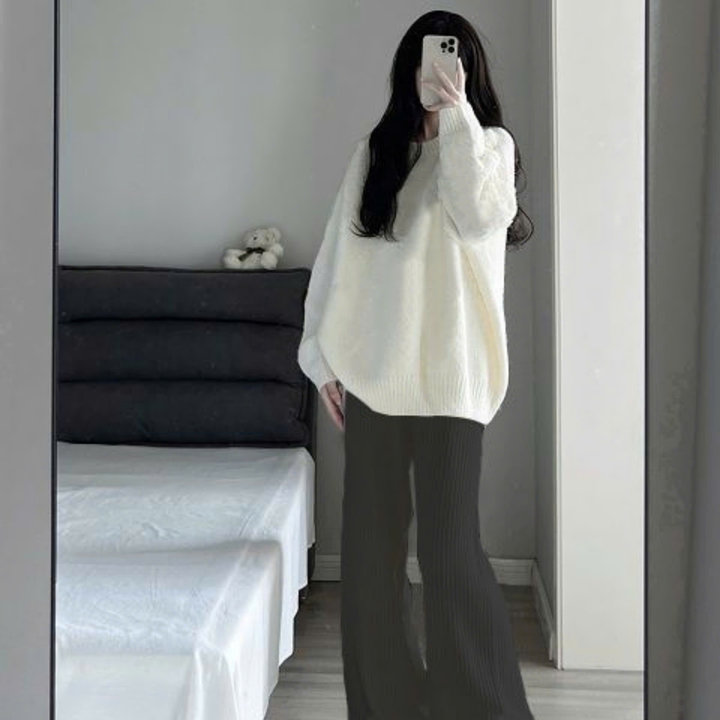 Alternative view of Sét Quần Ống Rộng Cạp Chun Hack Dáng Đen + Mix Áo Thu Dông Trơn Dài Tay Cổ Tròn Form Rộng