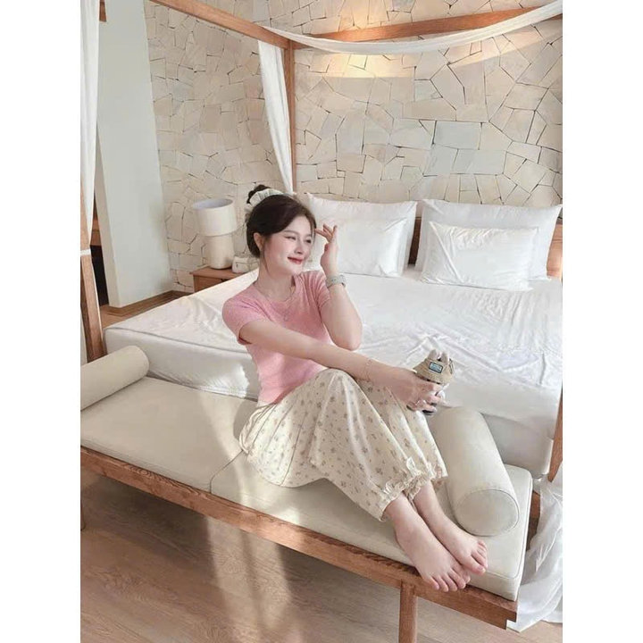 Alternative view of [ Rẻ Vô Địch ] Set Bộ Áo Croptop Hồng + Mix Quần Xuông Hoa Cỏ May