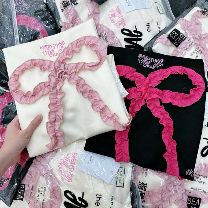 Alternative view of Áo Phông Nơ Rúm Form Rộng Tay Lỡ Hình Nơ Rúm Cotton Su
