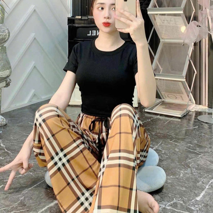 Set Bộ Quần Kẻ Caro Vàng + Kèm Áo Croptop Trơn Tăm Cọc Tay Dáng Ngắn