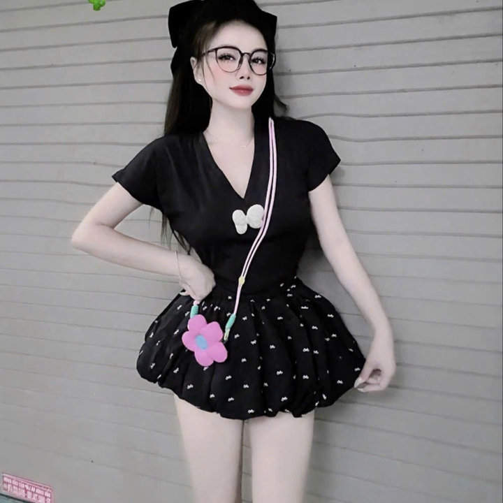 Alternative view of Set Áo Tim Đính Nơ Kèm Chân Váy Hoạ Tiết - Lê Phương Boutique