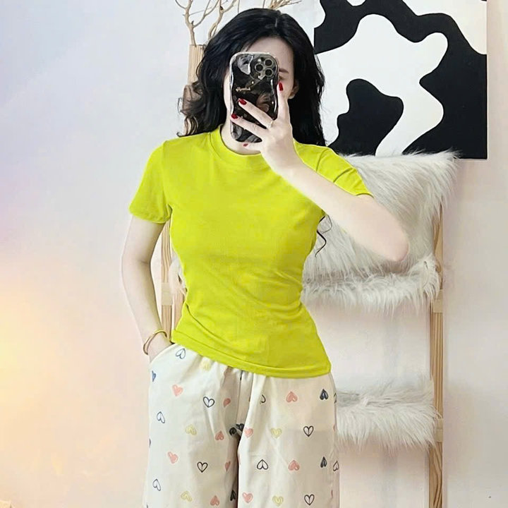 Alternative view of Áo Thun Tăm Lạnh Troqn Cổ Tròn - Lê Phương Boutique