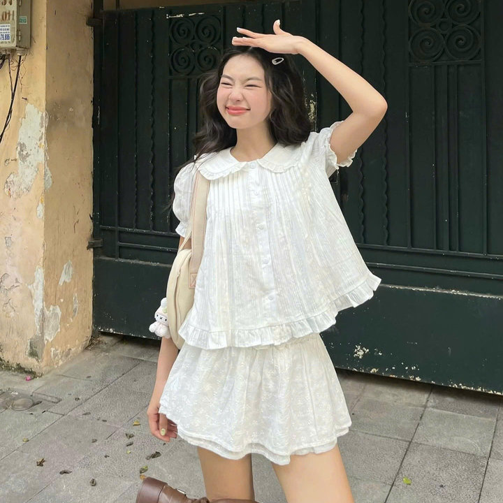 Alternative view of [shoppumi] Áo Kiểu Tami Form Bbd Cổ Sen Tay Bo Chun 2 Màu Trắng Và Đen Sm Pumi