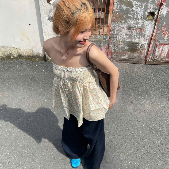 Alternative view of [shoppumi] Áo Ống Hoa Nhí Xòe Một Màu Freesize Pumi