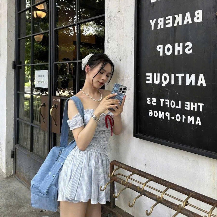 Alternative view of [shoppumi] Đầm Linen Sọc Chilling 2s Bản To Nhún Thân Nơ Đỏ Freesize Pumi