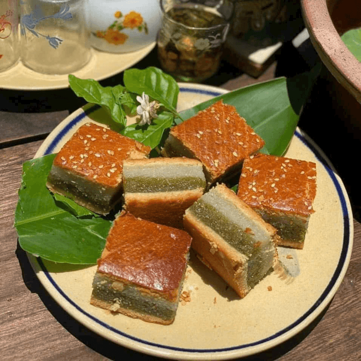 Bánh Coconut Lá Dứa Nướng Than: Hương Vị Truyền Thống 430g - Winnie House