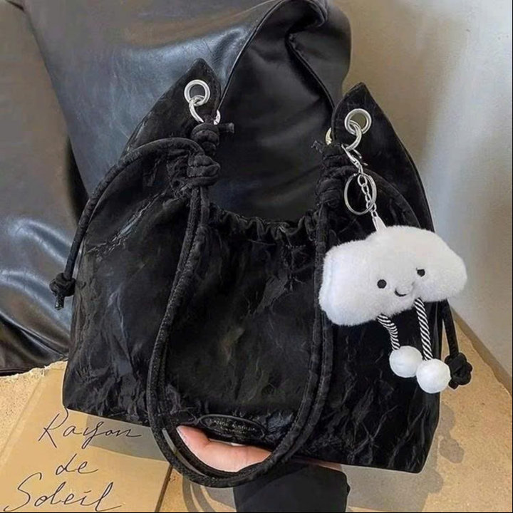 Alternative view of Túi Xách Nữ Đeo Vai Rúm Trơn Kèm Móc Khóa Mây Cute Pp751 - Pipi Store