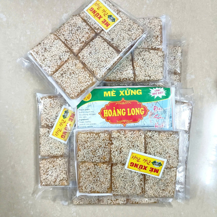 Alternative view of Combo 10 Gói ( Gần 2 Kg ) Kẹo Mè Xửng Dẻo Huế Hiệu Hoàng Long: Dẻo, Dai, Thơm, Bùi Béo Ăn Là Ghiền - Ctb835