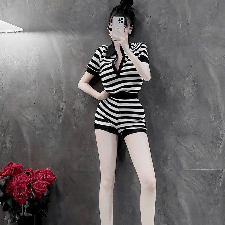 Alternative view of Set Sọc Cổ Trụ Gân Tăm - Lê Phương Boutique