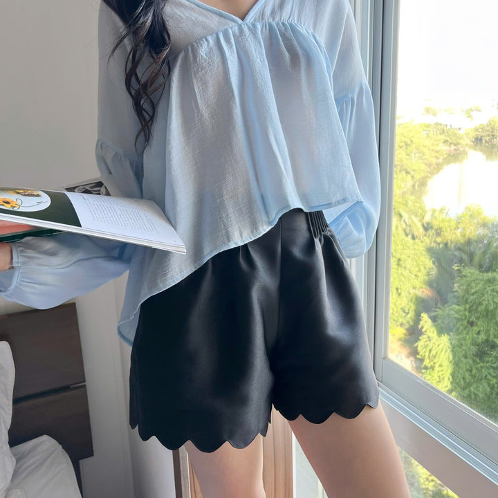 Alternative view of [shoppumi] Quần Short Gigal Viền Hoa Lưng Thun Kéo Khóa Hông Sml Pumi