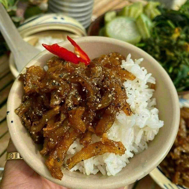 Cá Cơm Kho Sấy Tiêu Chân Ái Vị Miền Tây 300g - Winnie House