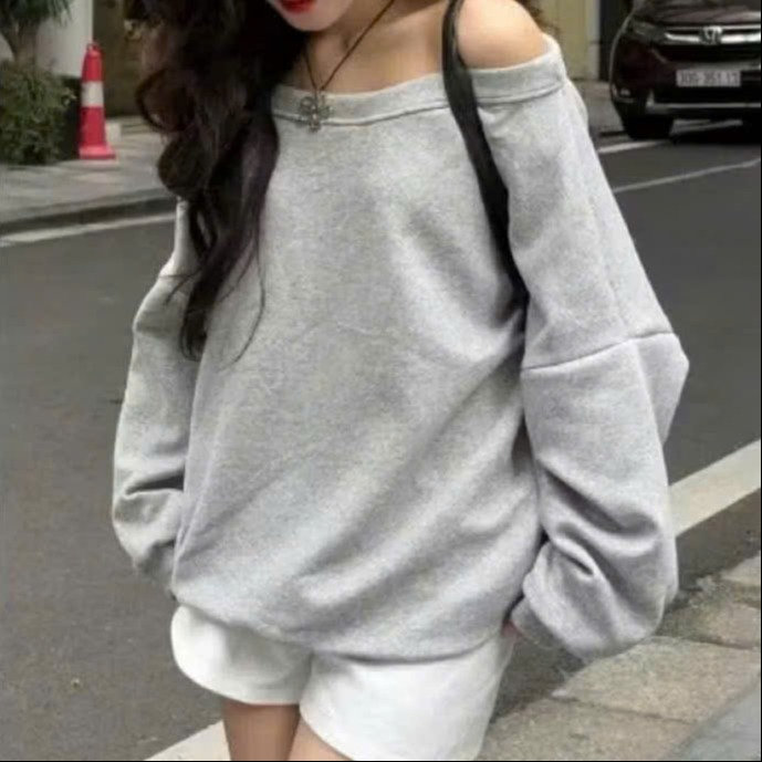 Alternative view of Áo Thun Sweater Tay Dài Lệch Vai Form Rộng Ug60ll-nana House