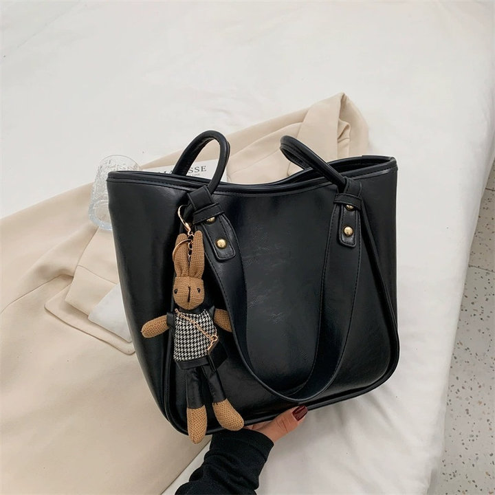 Alternative view of Túi Tote Da Mềm Kèm Móc Gấu, Đi Làm Đi Chơi Đều Chất Pp785 - Pipi Store