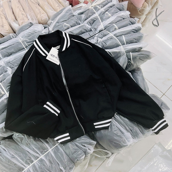 Alternative view of Áo Khoác Da Lộn Croptop Dáng Lửng Họa Tiết Chữ Seac - Htm Fashion