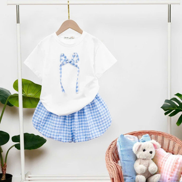 Set Bộ Bé Gái Áo Thun Form Rộng Ngắn Tay Đính Nơ Kèm Quần Sọt Bí Caro Hottrend Từ 12-45kg Dành Cho Bé Gái