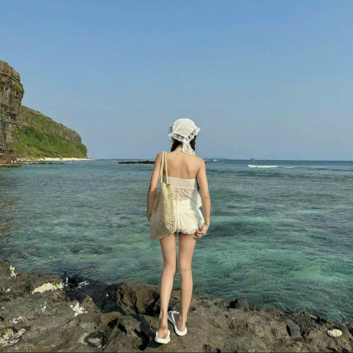 Alternative view of Set Áo Yếm Cúp Ngựa + Chân Váy Thời Trang Nữ Mặc Đi Biển Mùa Hè - Tp