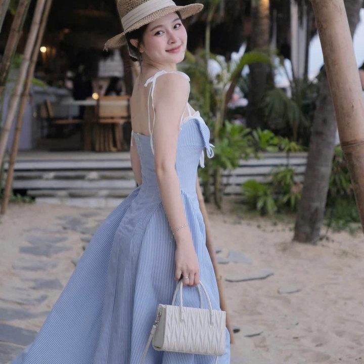 Alternative view of Váy 2 Dây Kẻ Xanh Dáng Maxi Dài Phối Ren Có Mút Ngực Đi Biển , Đi Chơi Dễ Thương