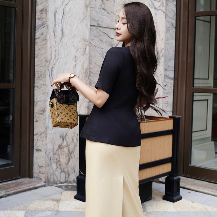 Alternative view of Áo Thiết Kế Thanh Lịch Peplum Hoa Trà Lona (tặng Kèm Hoa Cài) - Màu Đen