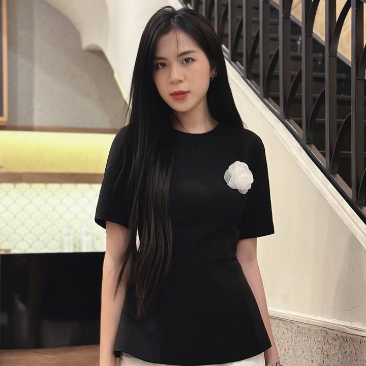 Áo Thiết Kế Thanh Lịch Peplum Hoa Trà Lona (tặng Kèm Hoa Cài) - Màu Đen