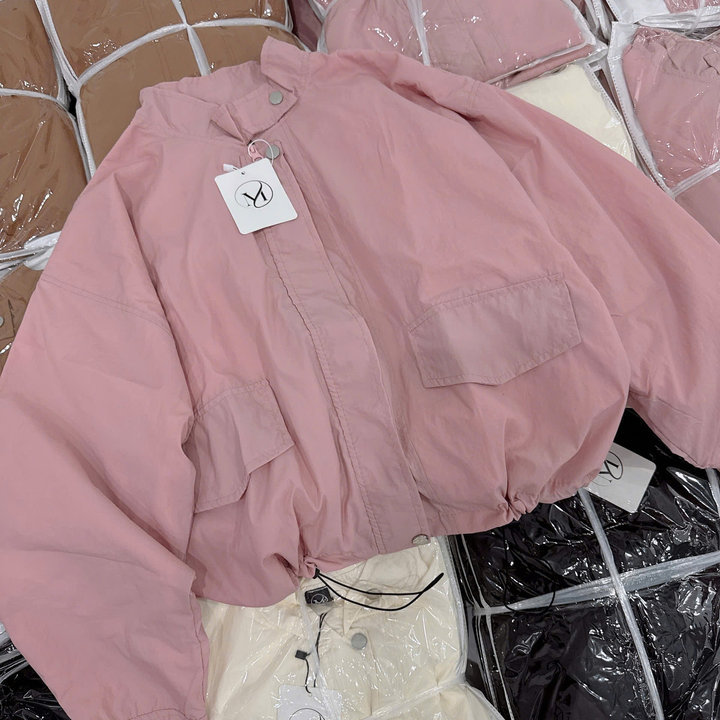 Áo Khóac Gió Nhăn Thiết Kế Trong Khóa Kéo Ngoài Khuy Bấm - Htm Fashion