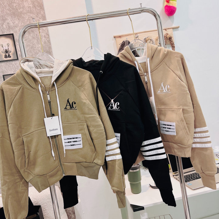 Áo Khoác Nỉ Croptop Dáng Lửng Thêu Ac Có Nón Chống Nắng - Htm Fashion