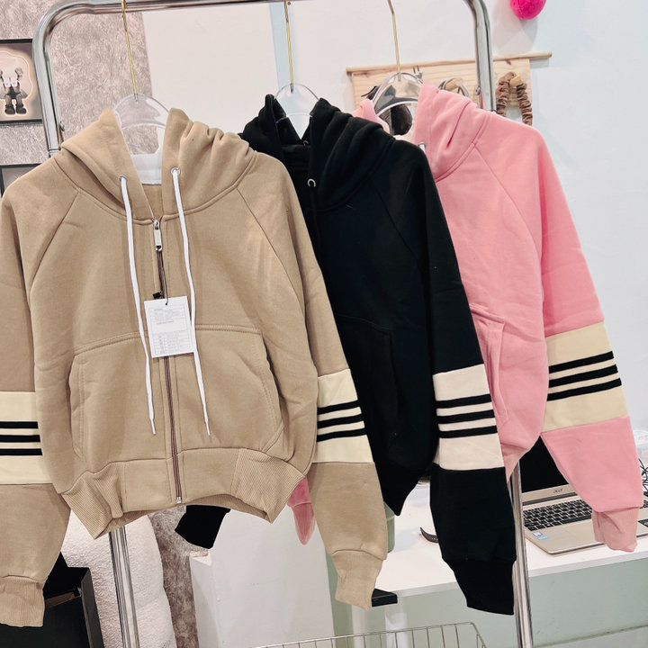 Áo Khoác Nỉ Nữ Croptop Có Nón Thiết Kế 3 Sọc Ngang Ở Tay - Htm Fashion