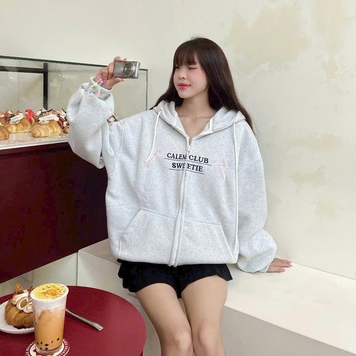 Alternative view of Áo Khoác Nỉ Hoodie Zip Thêu Nơ Clem Tay Phồng Form Rộng Gu82lo- Sam Store