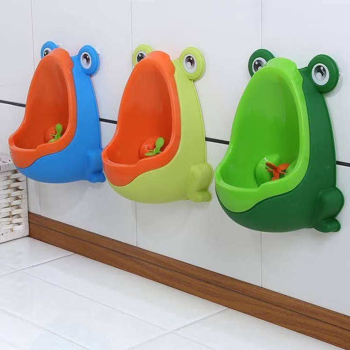 Bô Tiểu Được Thiết Kế Hình Ếch Xinh Dành Riêng Cho Các Bé Trai