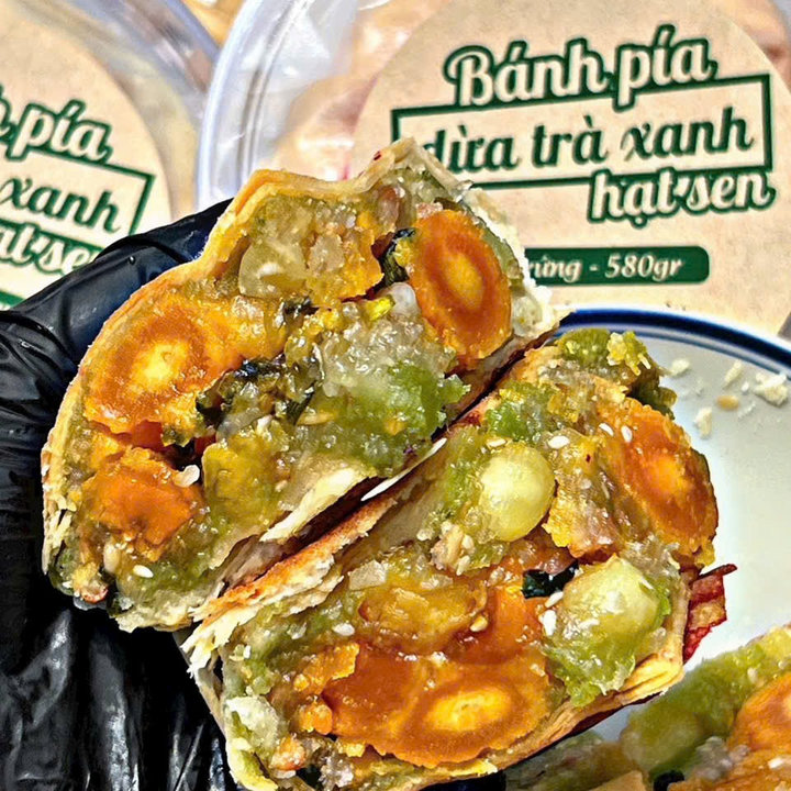 Bánh Pía Dừa Trà Xanh Hạt Sen Tinh Hoa Truyền Thống Kết Hợp Hiện Đại 600g - Winnie House
