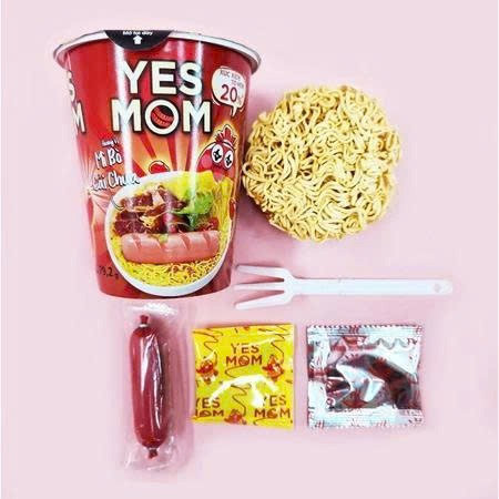 Thùng 24 Ly Mì Bò Cải Chua Yes Mom Có Xúc Xích 79.2g/ly - Thêm 20% Xúc Xích - Gdn
