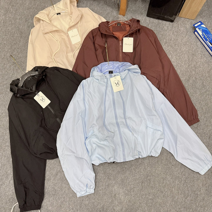 Alternative view of Áo Khoác Dù Gió Nhăn Nữ Croptop Có Nón Nữ 2 Lớp Có 2 Túi Hộp Phía Trước - Htm Fashion