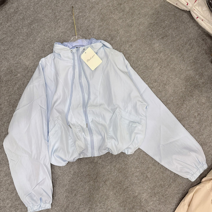 Áo Khoác Dù Gió Nhăn Nữ Croptop Có Nón Nữ 2 Lớp Có 2 Túi Hộp Phía Trước - Htm Fashion