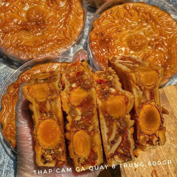 Bánh Trung Thu Gà Quay Thập Cẩm 8 Trứng Thượng Hạng 600g - Winnie House
