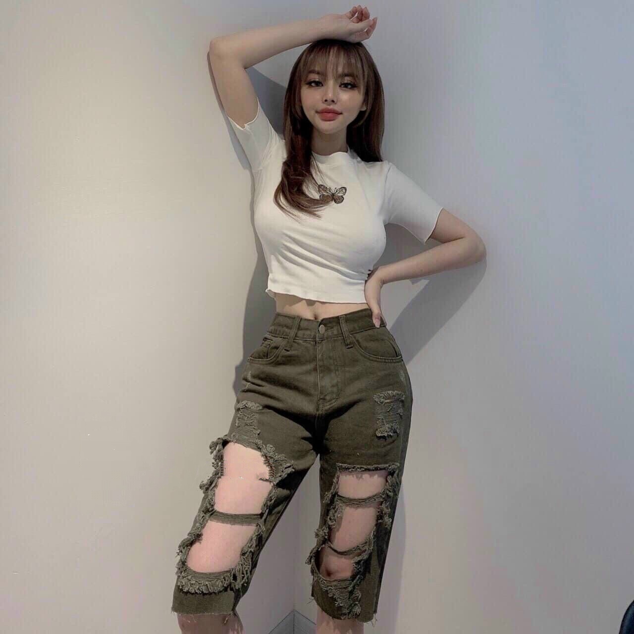 Alternative view of Áo Croptop Họa Tiết Bướm - Lê Phương Boutique
