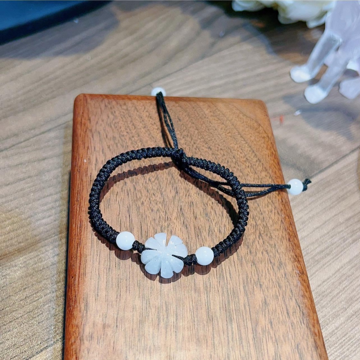 Vòng Tay Cỏ Bốn Lá Ngọc Cẩm Thạch Trắng Thiên Nhiên Tết Chỉ May Mắn - Freesize - Thắng Giang