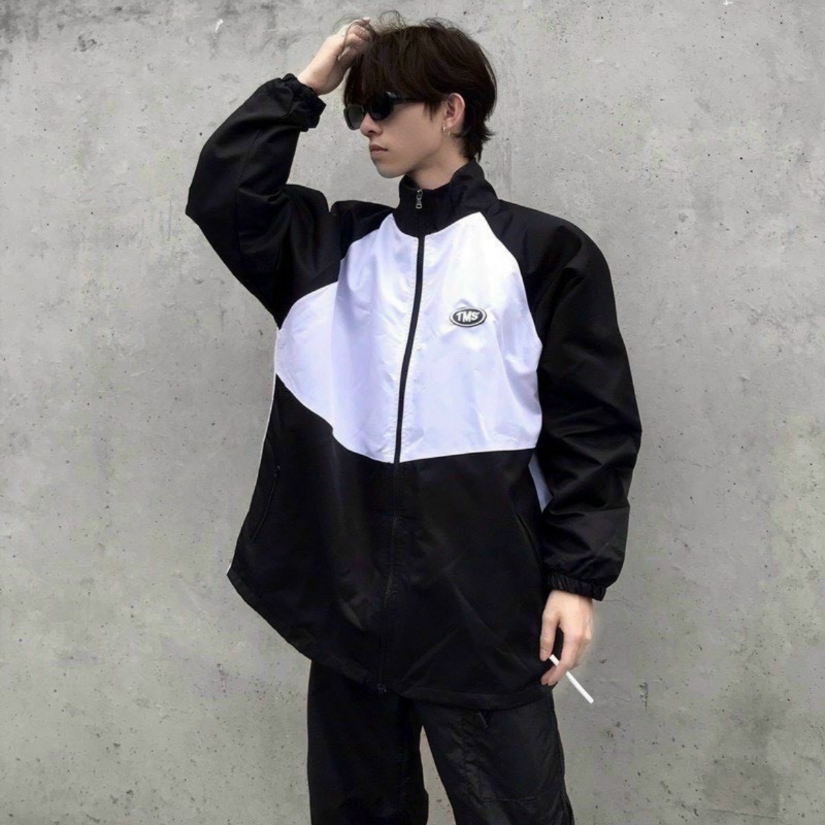 Alternative view of Áo Khoác Dù Nam Nữ Form Unisex Cổ Đứng Chất Liệu Dù 2 Lớp In Họa Tiết Tms Chống Gió Hot Trend - Htm Fashion