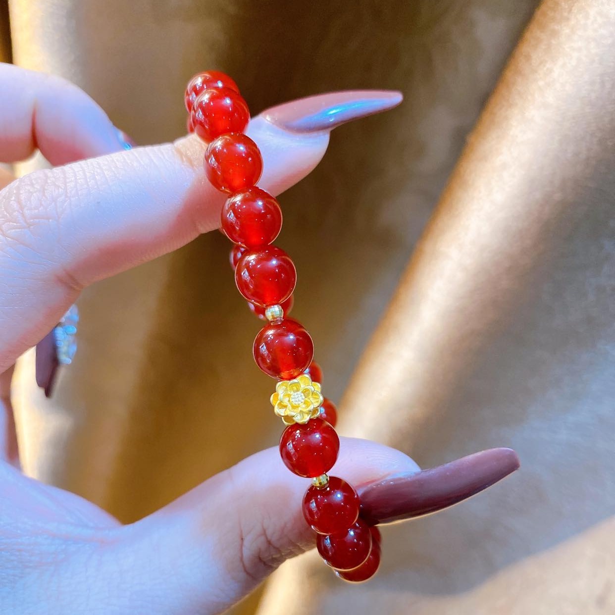 Alternative view of Vòng Tay Mã Não Đỏ Phối Charm Sen Bạc Ta Xi Vàng 24kara - Thắng Giang