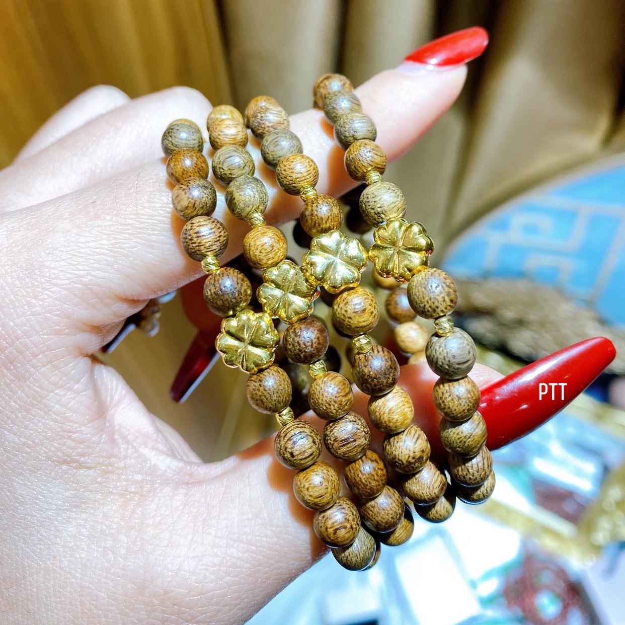 Vòng Tay Trầm Hương Tốc Thiên Nhiên Phối Cỏ Bốn Lá Vàng Tây 10 Kara Có Thẻ Hóa Đơn - Thắng Giang