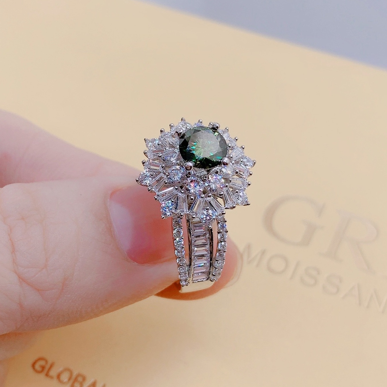 Alternative view of Nhẫn Hoa Bạc Ý Xi Bạch Kim Gắn Kim Cương Moissanite Tặng Kèm Kiểm Định Quốc Tế - Thắng Giang
