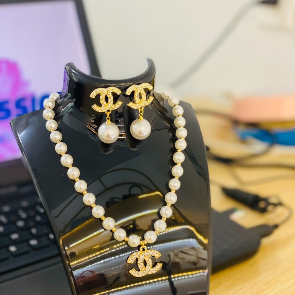Alternative view of Set Vòng Cổ Ngọc Chanel Mix Khuyên Tai Ngọc Chanel Đính Đá S237 - Lady's Passion