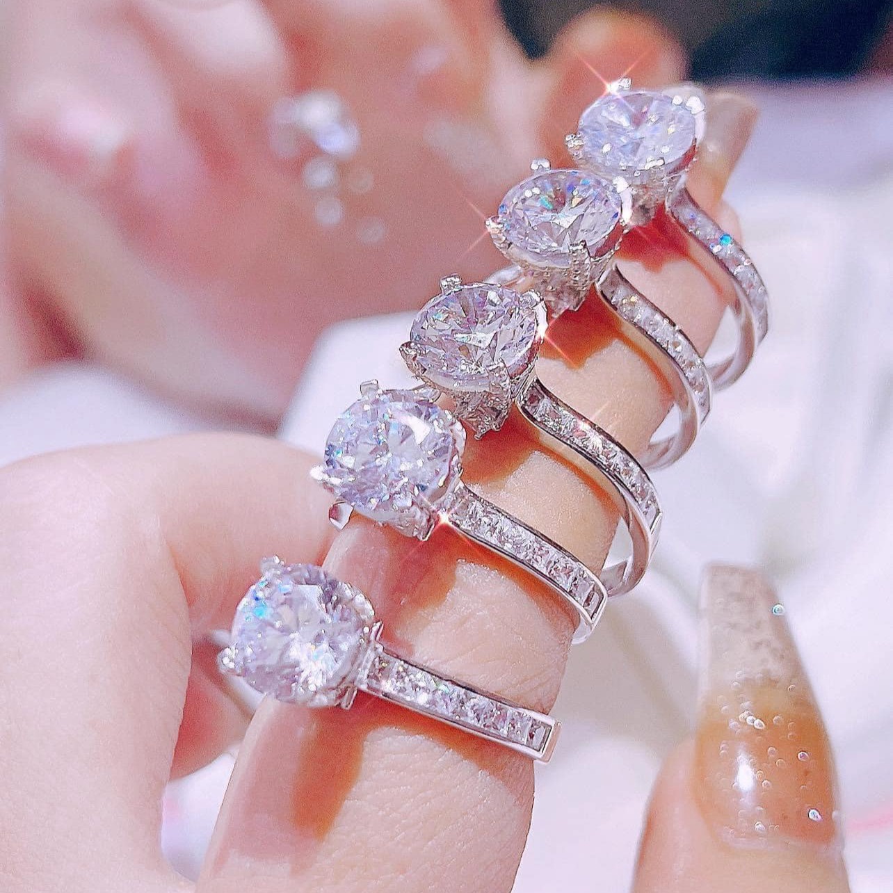 Alternative view of Nhẫn Đính Dải Đá Gắn Kim Cương Moissanite Tặng Kèm Kiểm Định Quốc Tế - Thắng Giang