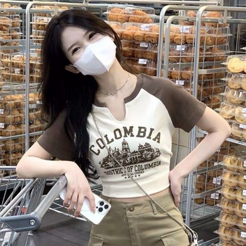 Alternative view of Áo Croptop Ôm Body Nữ Colombia Tay Ngắn Cổ Xẻ V Ug037 - Nana House