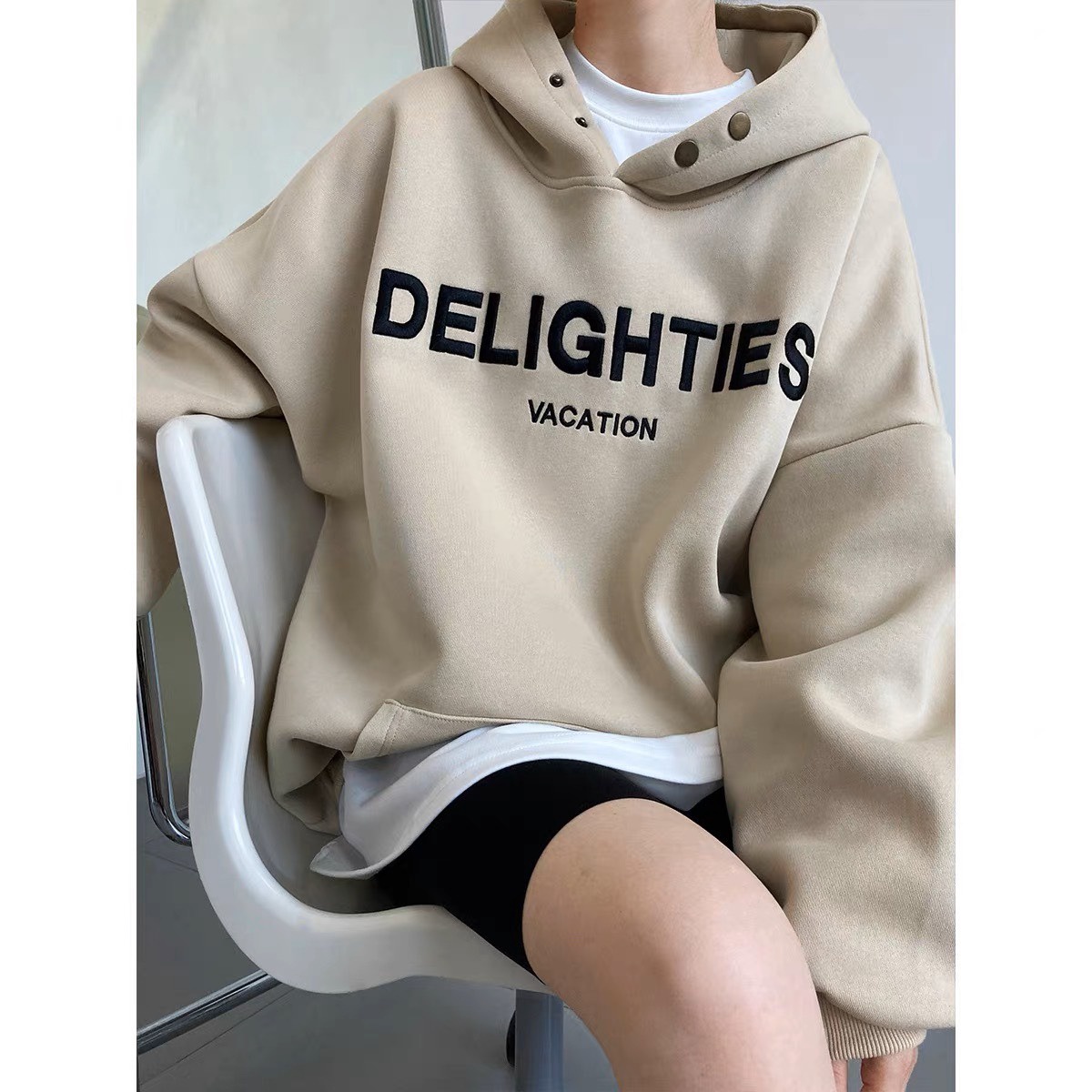Áo Hoodie Nữ Thêu Chữ Delight Phối 2 Nút Cổ Tp 587 - Golden Dream