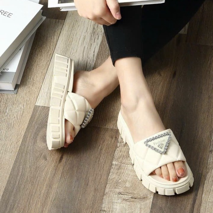 Dép Nữ Fashion Đế Cao 4 Cm, Siêu Êm, Lên Chân Sang Chảnh - Haanh