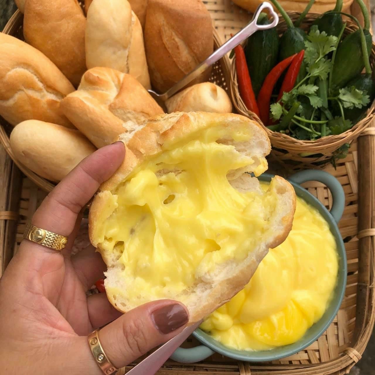 Bơ Hột Gà Ta Kẹp Bánh Mì Ngon Hết Sẩy - Winnie House