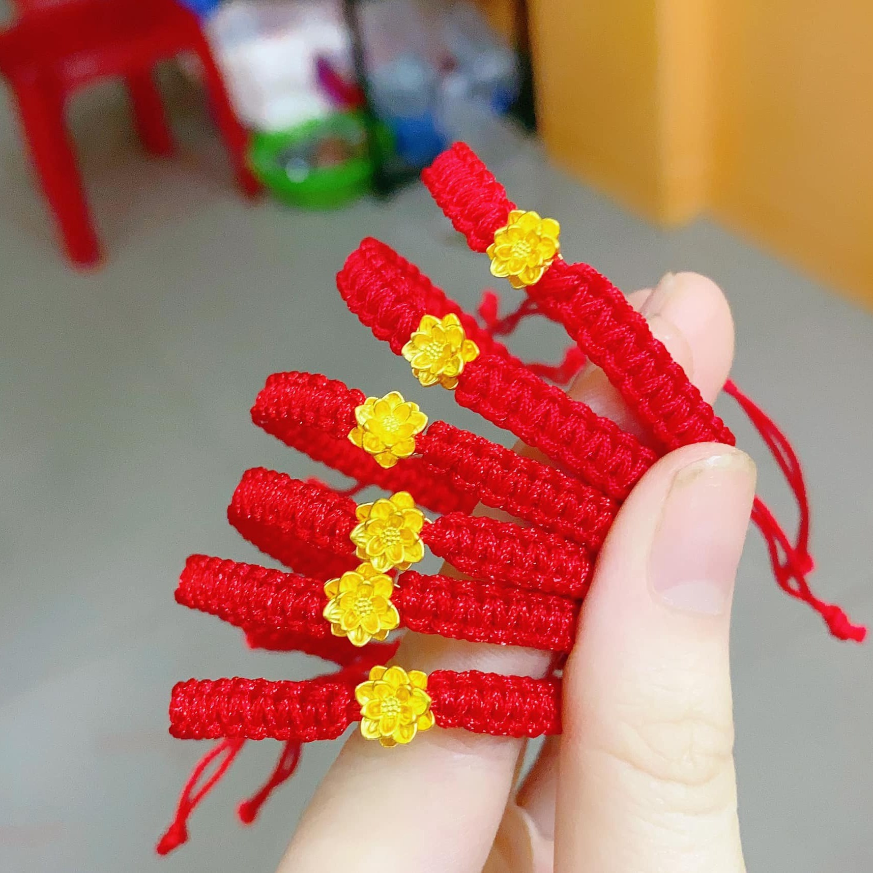 Vòng Tay Sen Tết Chỉ Đỏ May Mắn - Thắng Giang