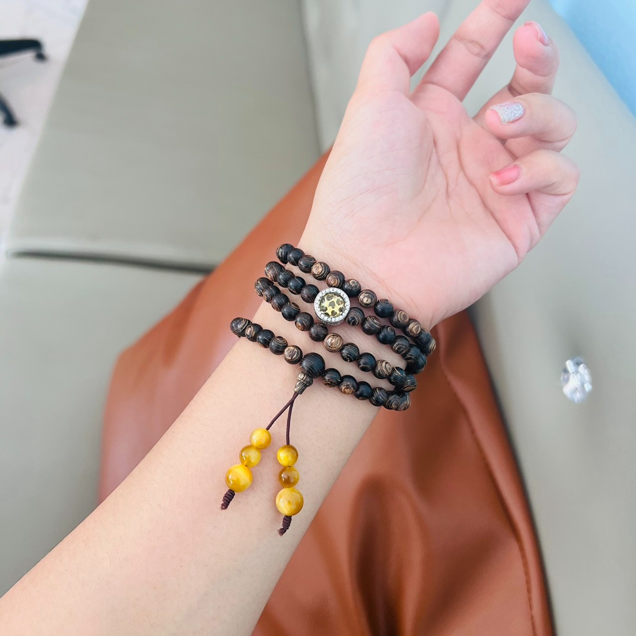 Alternative view of Vòng Tay Trầm Hương Sánh Chìm Thiên Nhiên Phối Charm Pandora - Thắng Giang