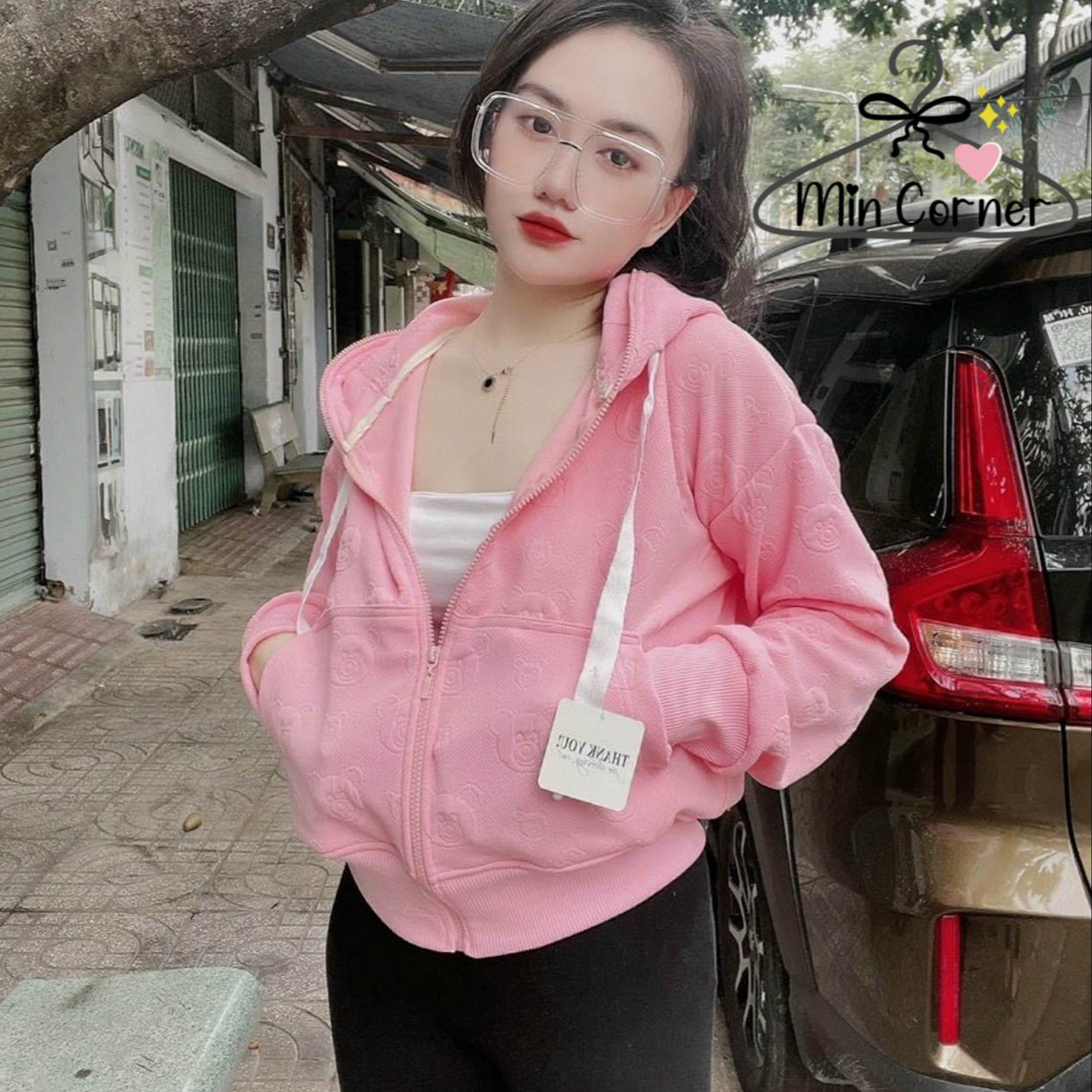 Alternative view of Khoác Xốp Qc Dập Nổi Nón 2 Lớp Tay Xỏ Ngón Túi Trong Mak11 - Min Corner